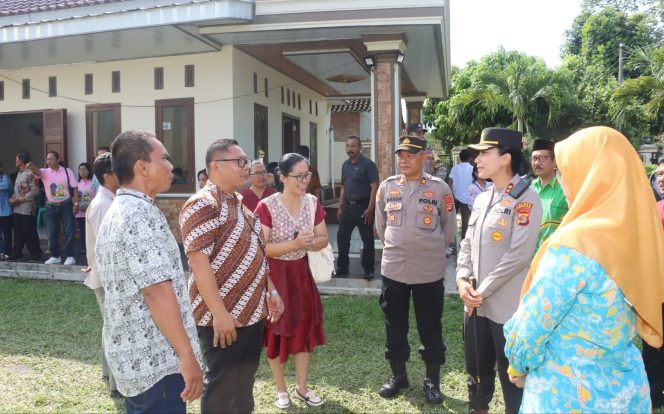 
 Kapolres Lampung Timur Turun Langsung Amankan Ibadah Kenaikan Isa Al-Masih, Sambangi Jema’at Gereja