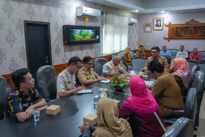 
 Jaga Simbol Kota, Metro Tata Ulang Kawasan Masjid Taqwa Bersama PKL