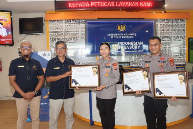 
 Capaian Gemilang! Polres Lampung Timur Raih Skor IKPA 100 dan Jadi Satuan Kerja Terbaik