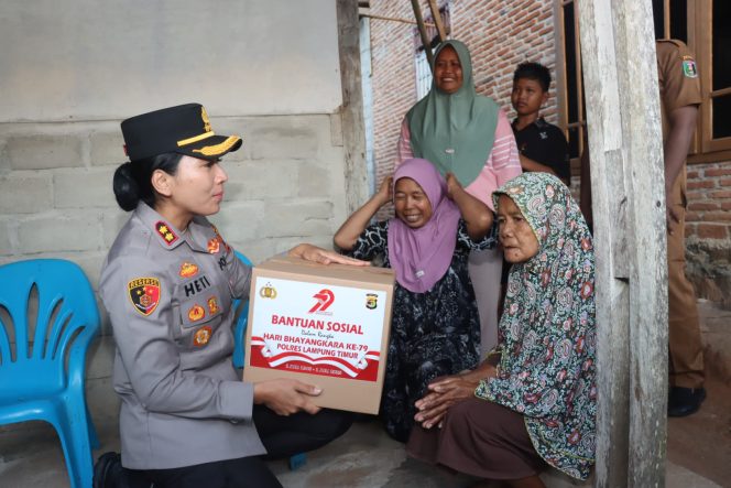 
 AKBP Heti Patmawati Beri Dukungan Moral dan Sembako ke Warga Labuhan Ratu