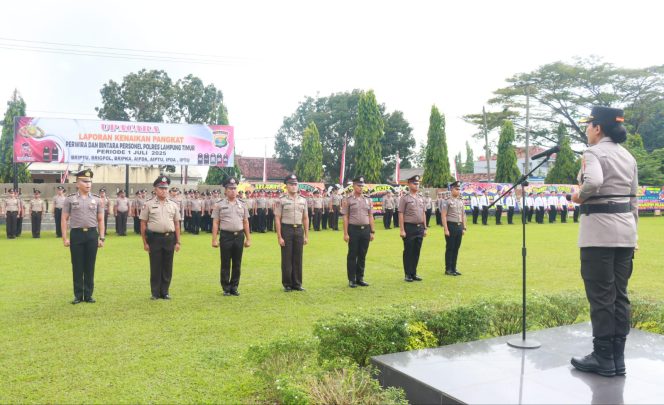 
 Penghargaan atas Dedikasi: Kapolres Heti Patmawati Kukuhkan Kenaikan Pangkat Personel Polres Lamtim