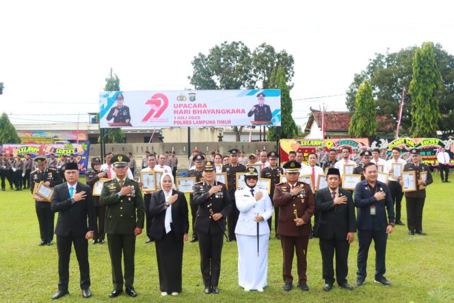 
 Polres Lampung Timur Peringati Hari Bhayangkara ke-79, 20 Personel dan Warga Terima Penghargaan