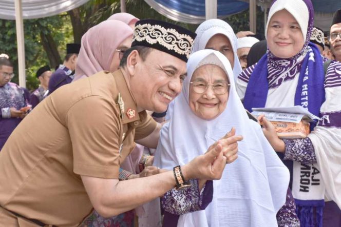
 Metro Kirim 378 Jamaah ke Tanah Suci, Wali Kota Doakan Haji Mabrur dan Aman