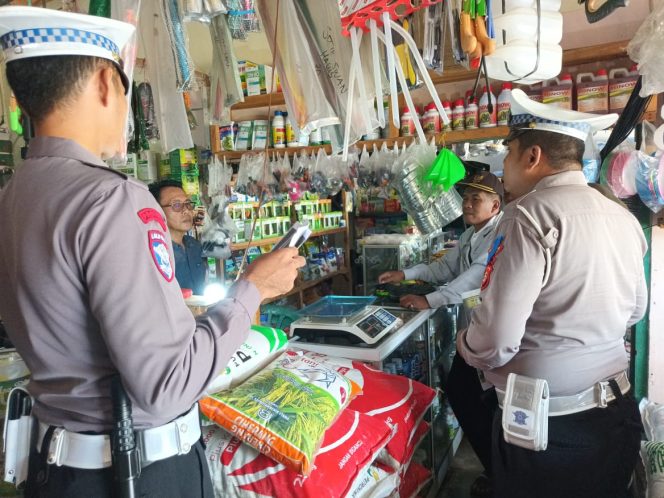 
 Ops Patuh Krakatau 2025, Polres Lampung Timur Sasar Pasar Sribhawono untuk Edukasi Tertib Lalu Lintas
