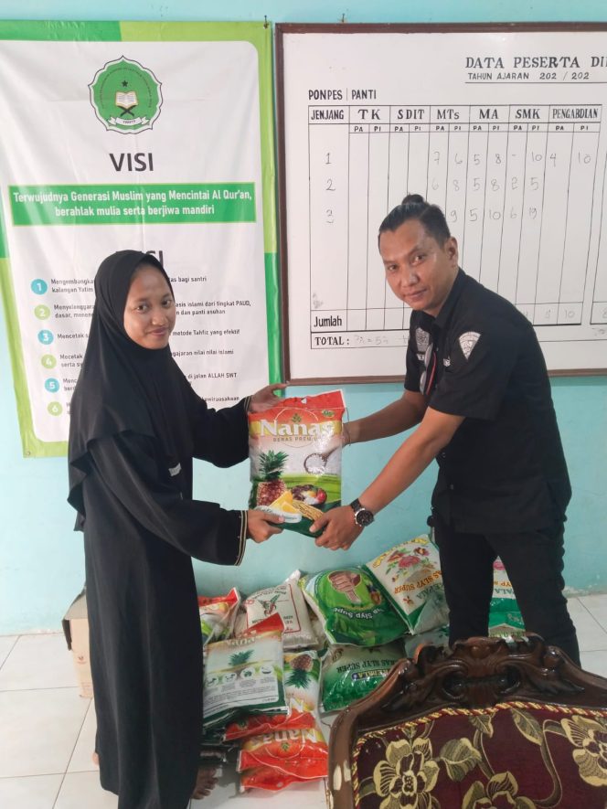 
 Semarak HUT RI ke-80, NGO KMPL Metro Tebar Kebaikan Lewat Sembako & Santunan Anak Yatim