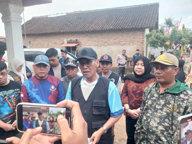
 Pemkot Bandar Lampung Salurkan Bantuan Tunai & Sembako untuk Korban Longsor Way Tataan