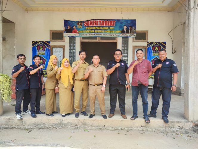 
 Diskominfo Lampung Timur Lakukan Monitoring ke KWRI: Pastikan Dana Hibah Digunakan Tepat Sasaran dan Transparan